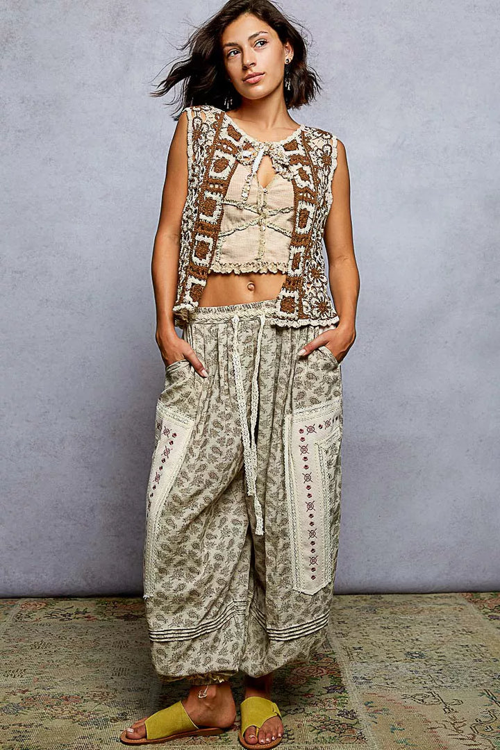 Pol Tie Front Floral Pattern Crochet Vest With Scalloped Edge 1