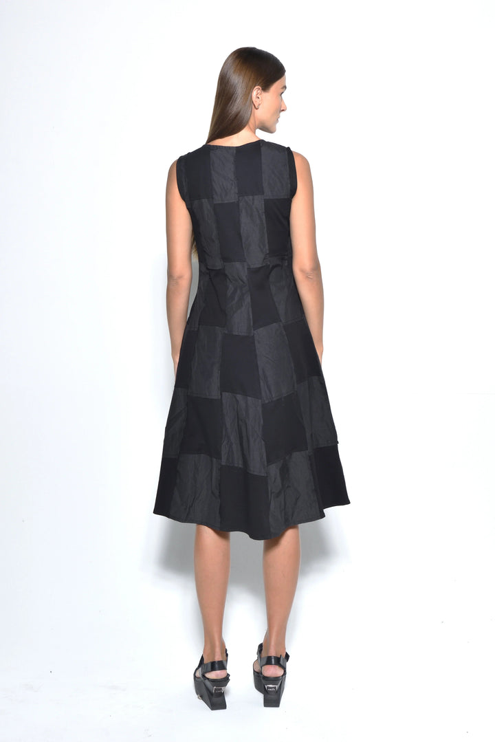 Large Sleeveless Chessboard Dress