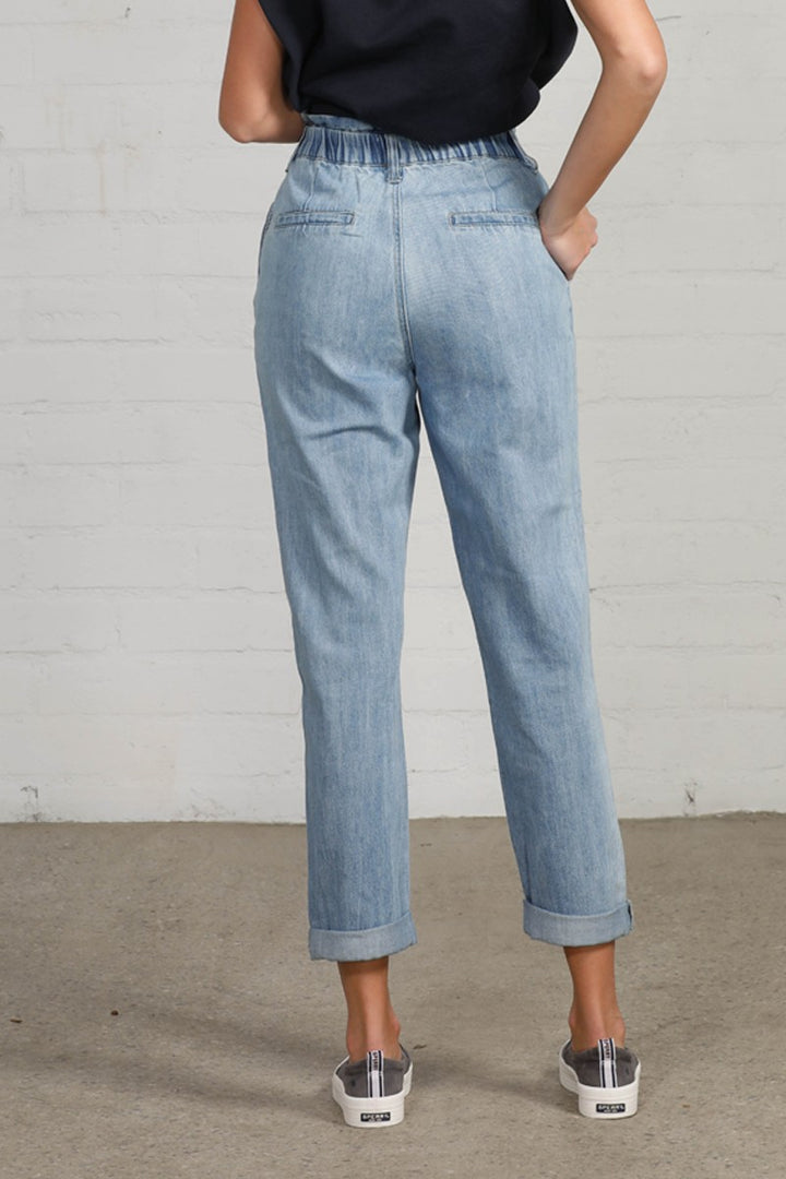 Light High Waist Relaxed Slouch Jeans
