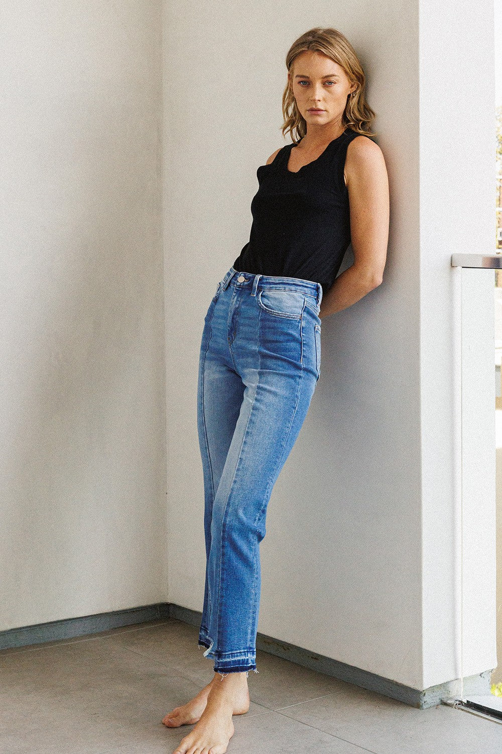 THE SPRING OF LINE Super High Rise Straight W Contrast And Hem Detail