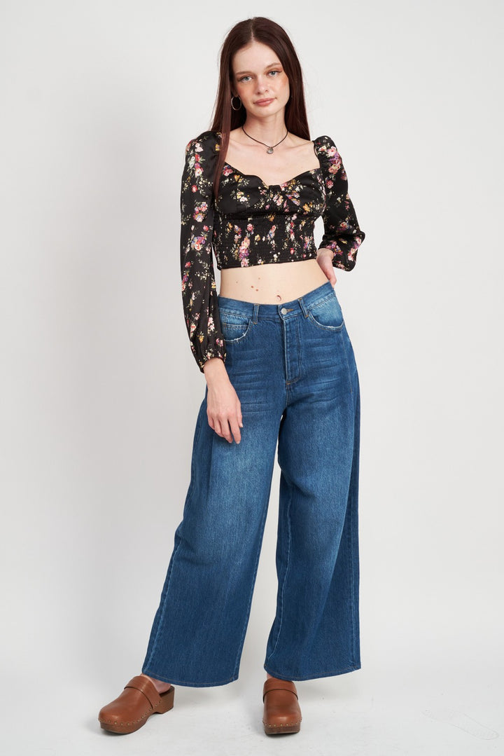 Black Floral Floral Cropped Top With Smocking