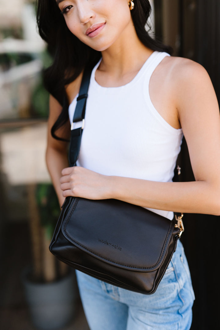 Signature Crossbody Shoulder Bag With Card Wallet