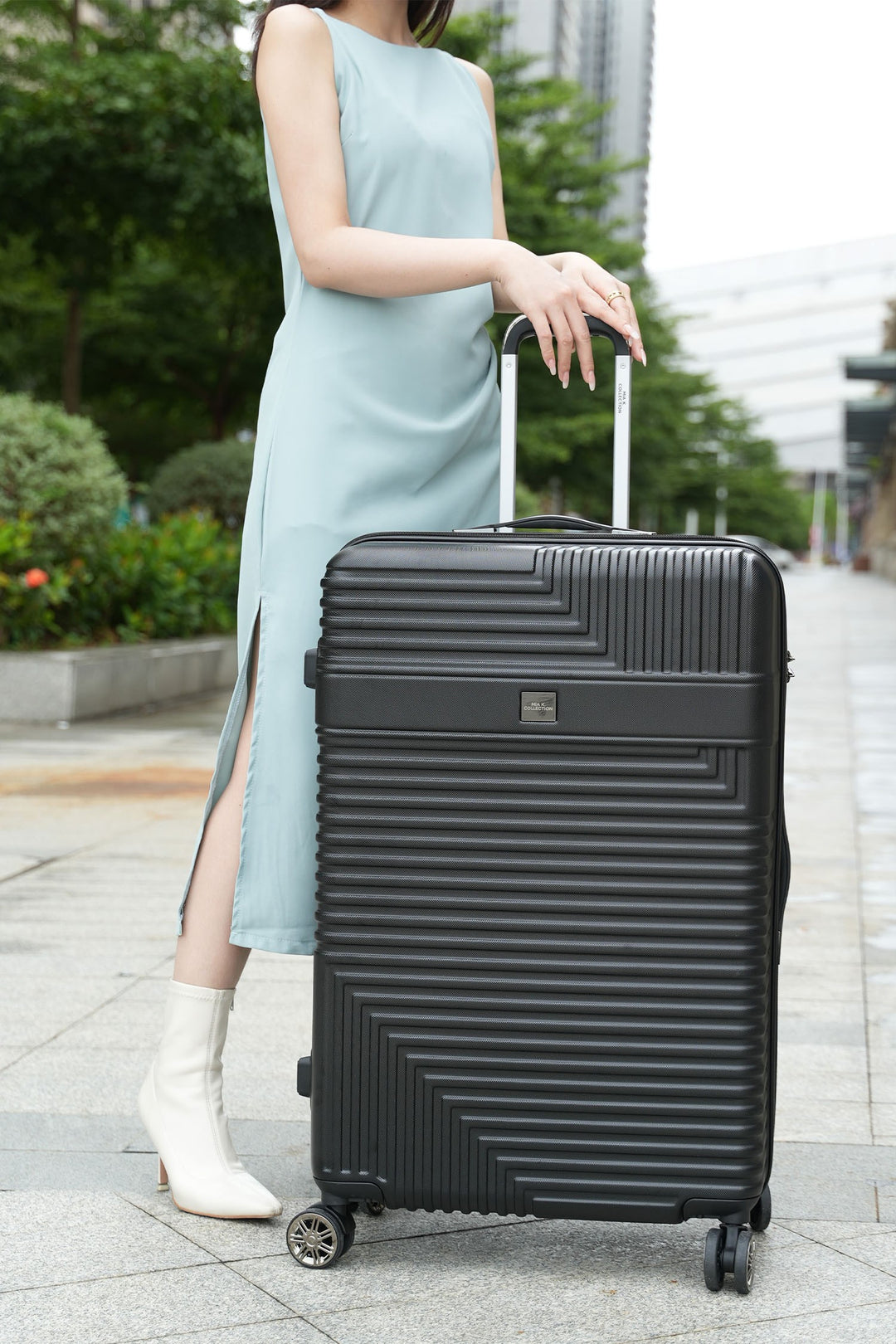 Mkf Mykonos Large Check In Spinner By Mia K