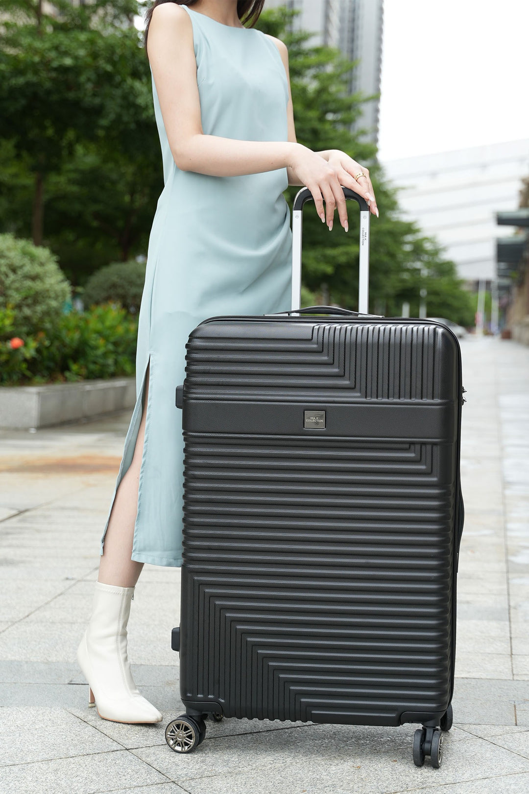 Mkf Mykonos Extra Large Check In Spinner By Mia K