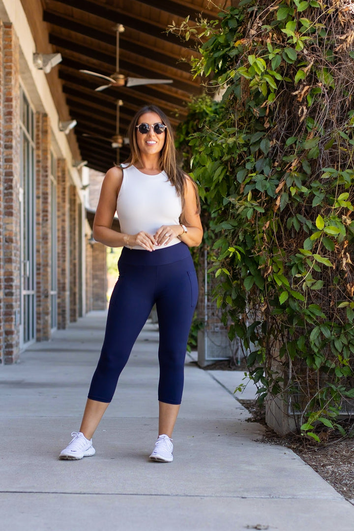 The Nova Navy Capri With Pocket Leggings