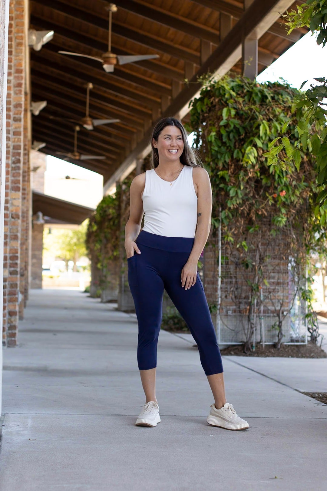 The Nova Navy Capri With Pocket Leggings