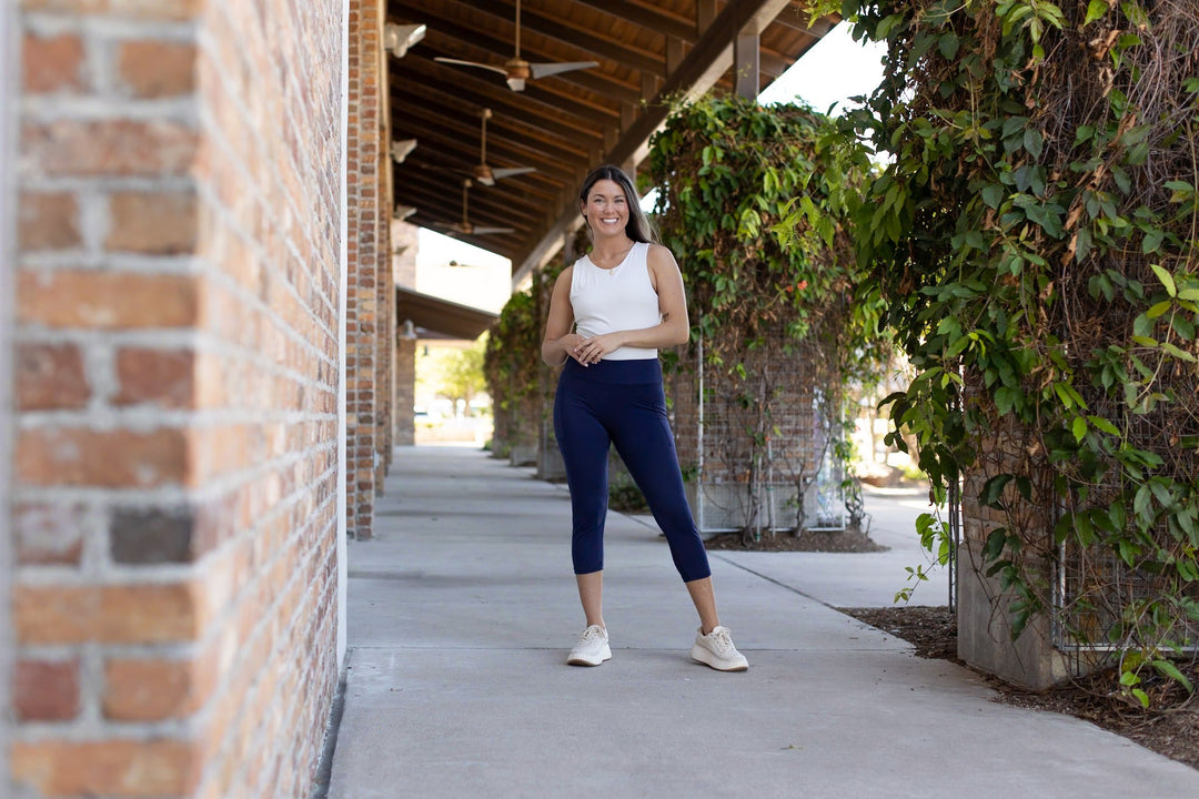 The Nova Navy Capri With Pocket Leggings