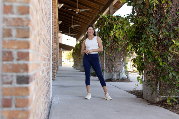 The Nova Navy Capri With Pocket Leggings