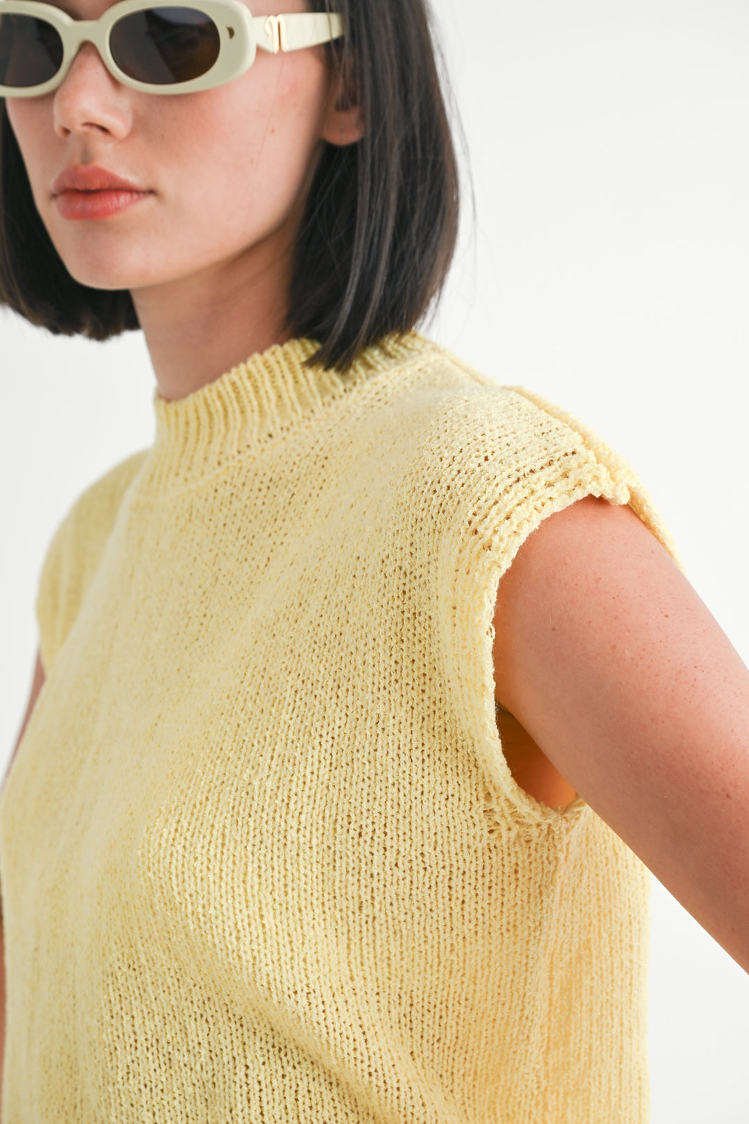 OFF WHITE Sleeveless Sweater Top