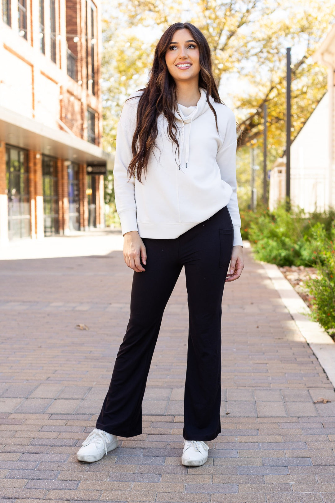 The Liz Crossover Bootcut Leggings With Pockets