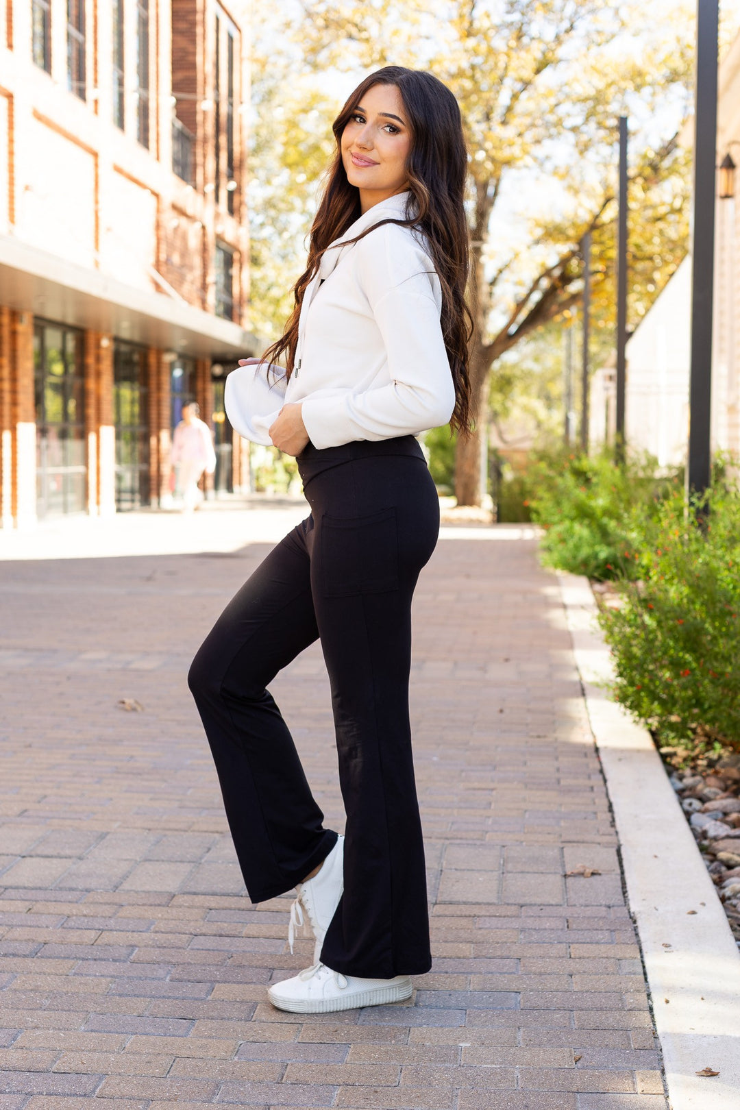 The Liz Crossover Bootcut Leggings With Pockets