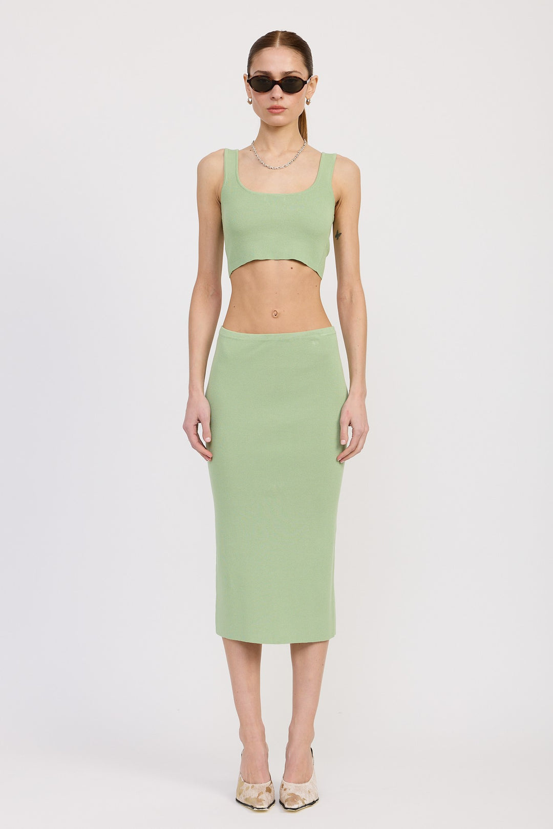 Sleevelss Cropped Top With Back Twist