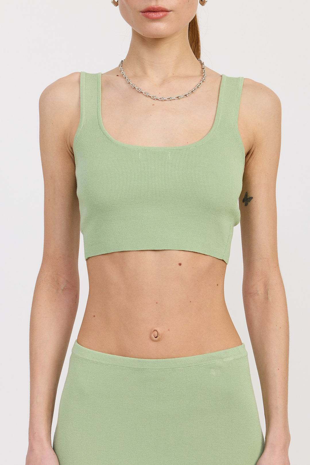 Sleevelss Cropped Top With Back Twist