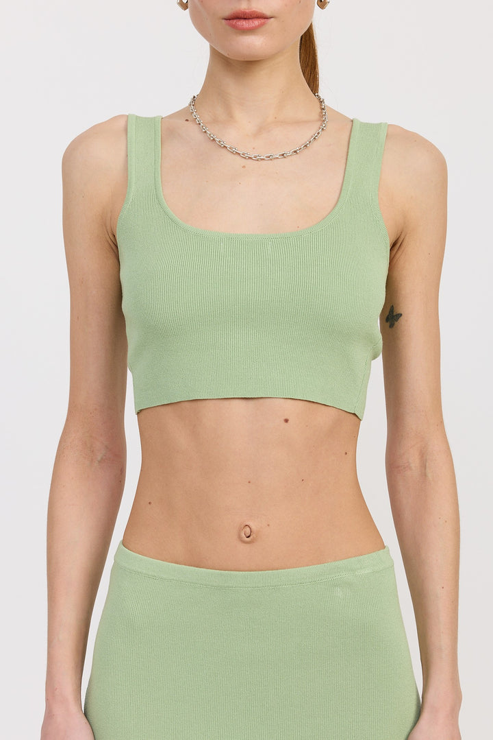 Sleevelss Cropped Top With Back Twist