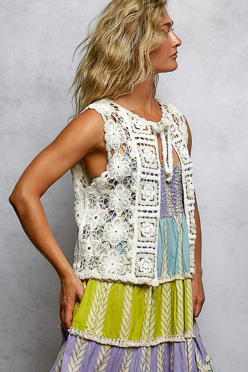 Pol Tie Front Floral Pattern Crochet Vest With Scalloped Edge 2