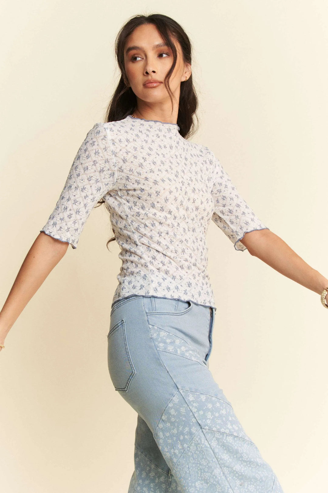 Davi Dani Lace Stretch Floral Marrow Edge Half Sleeve Top