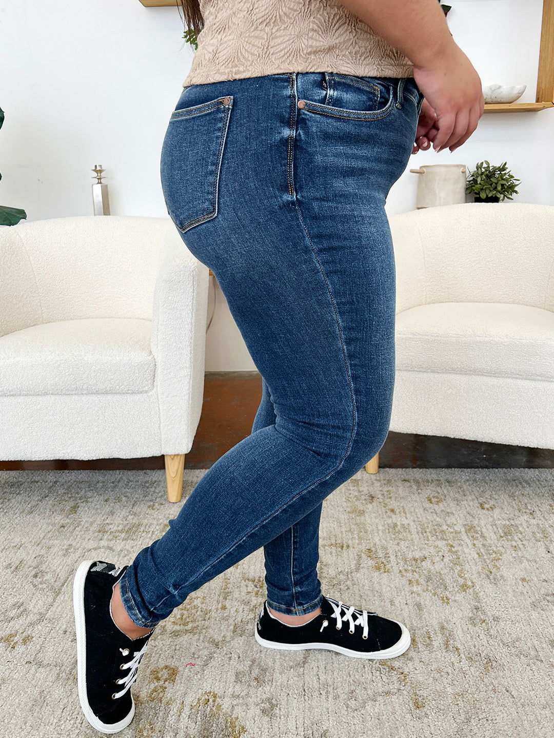 Medium Judy Blue Full Size Classic Handsand Skinny Jeans