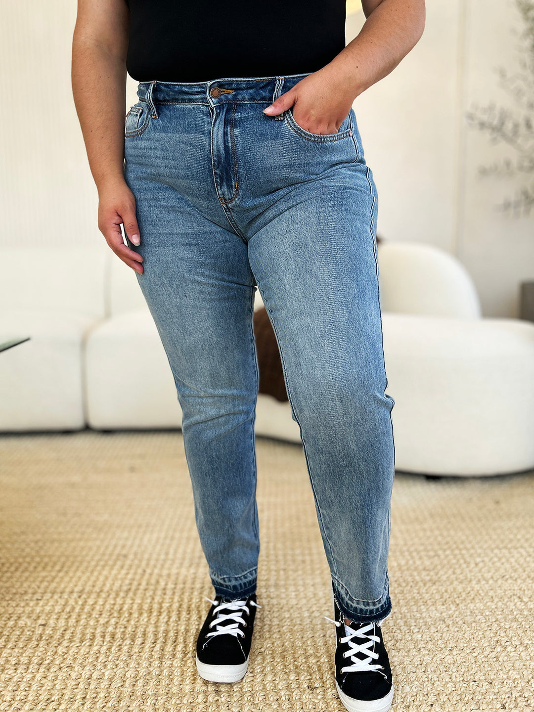 Medium Judy Blue Full Size Mid Rise Rigid Magic Release Hem Jeans