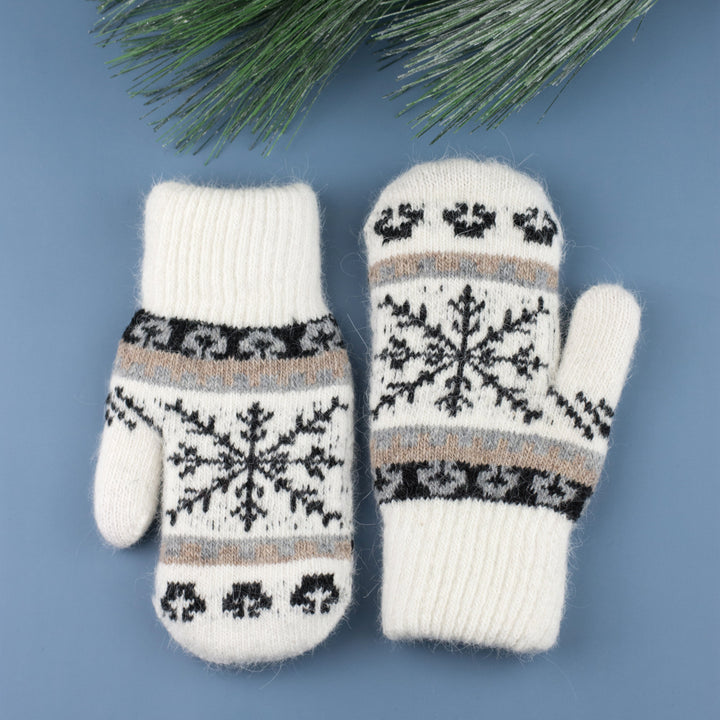 Nordic Snowflake Mittens 1