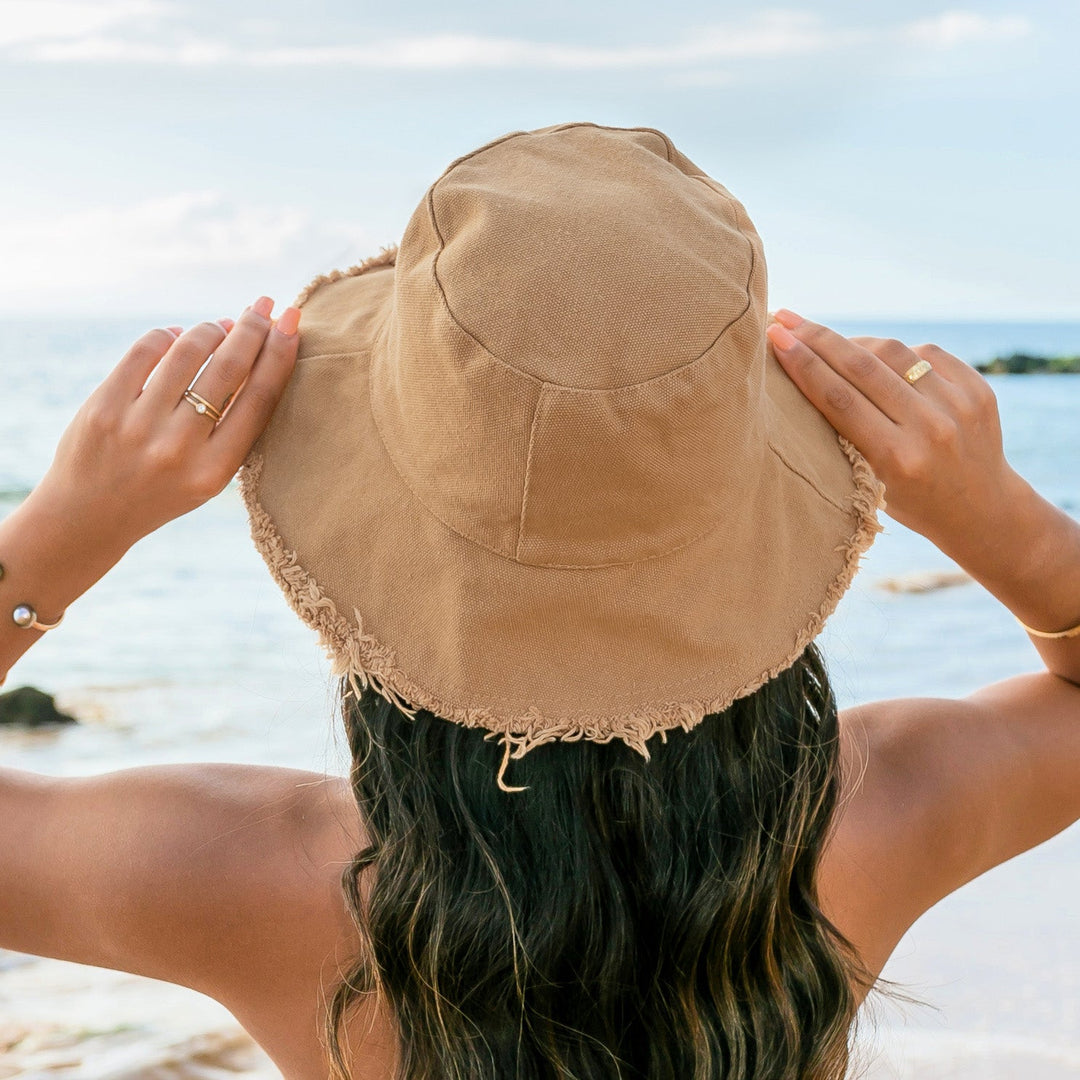 White Frayed Edge Canvas Bucket Hat 1