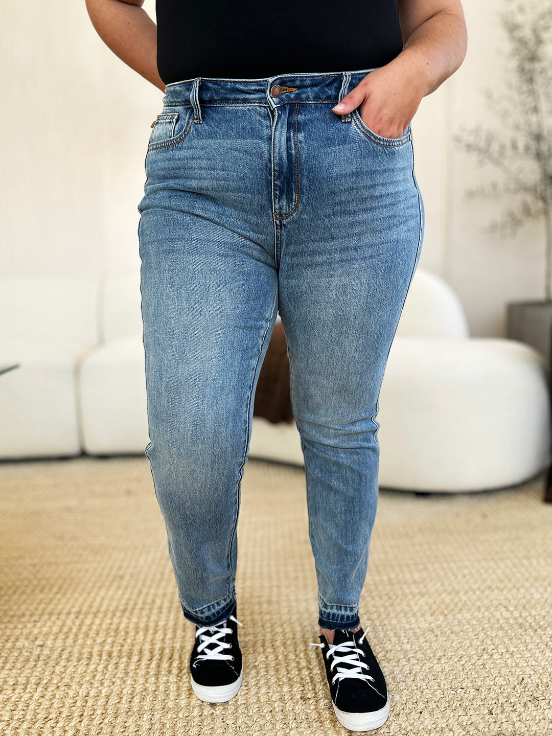 Medium Judy Blue Full Size Mid Rise Rigid Magic Release Hem Jeans