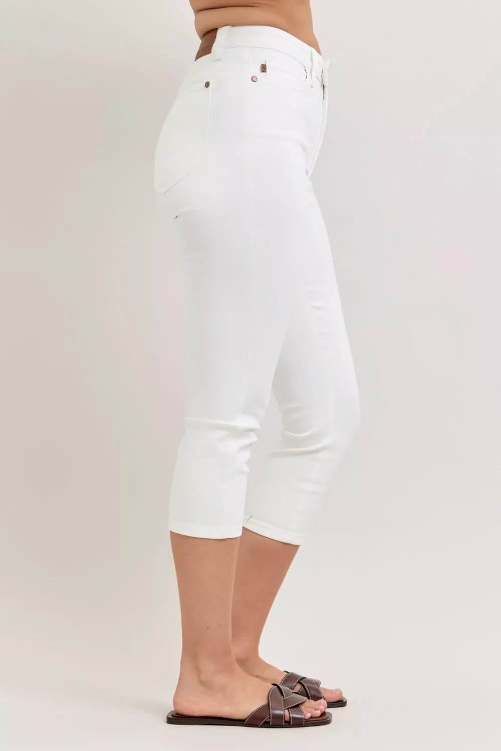 Wht Judy Blue High Waist Extended Waistband Capri Pants With Spade Pockets