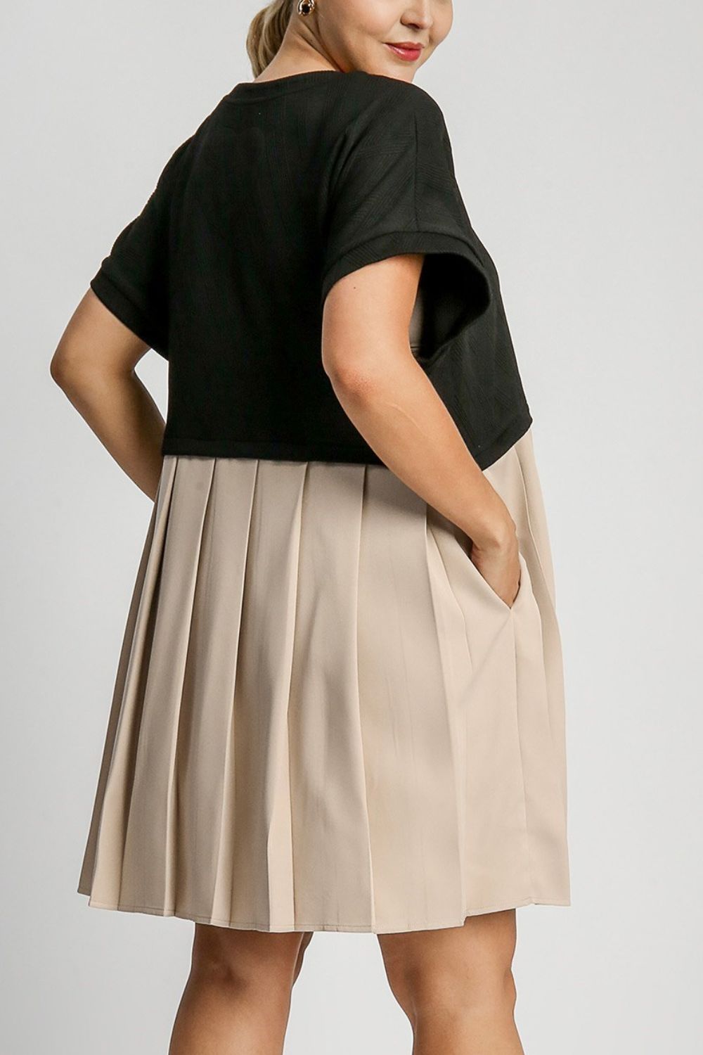 Black Umgee Full Size Round Neck Pleated Dress With Side Pockets Plus Size