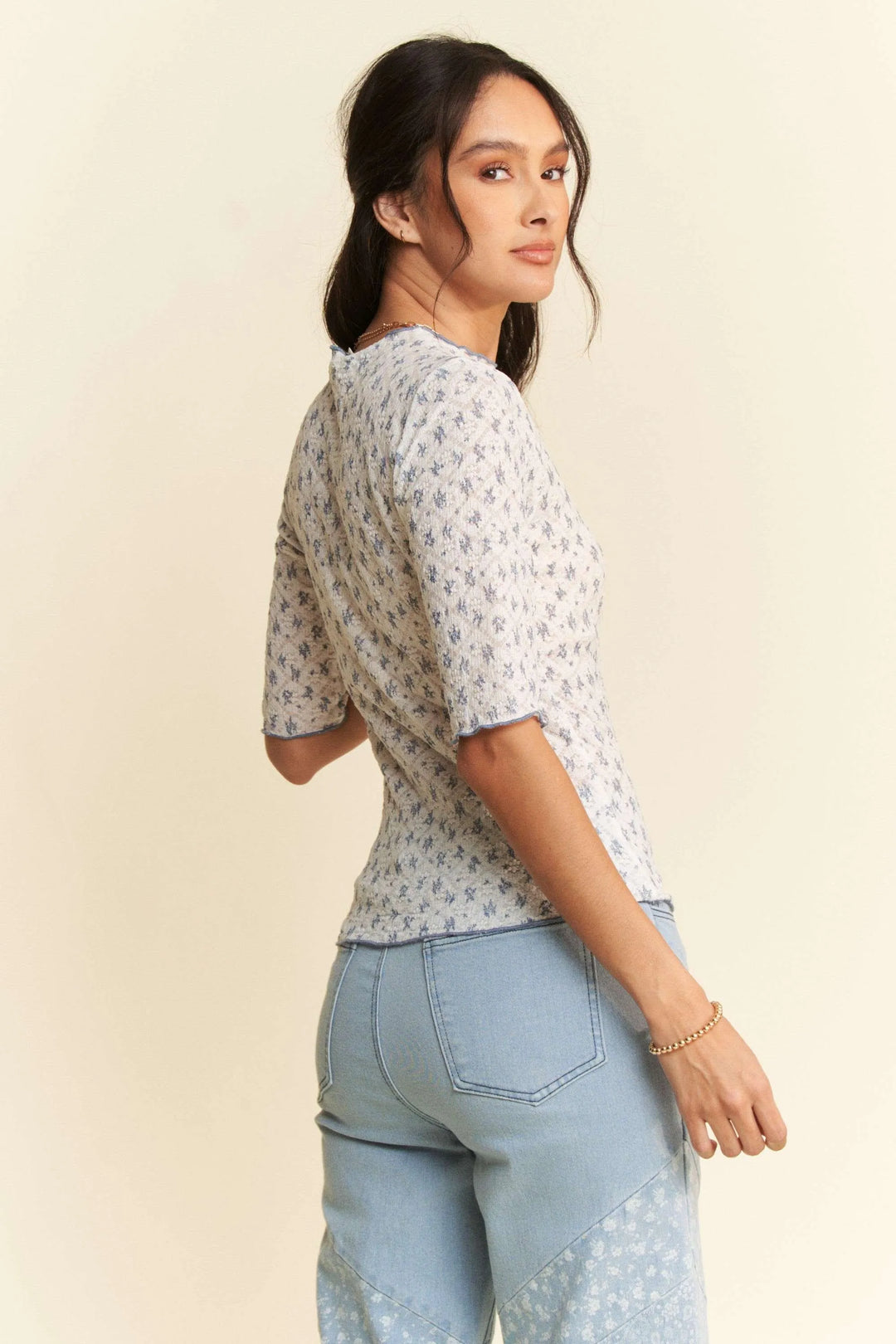 Davi Dani Lace Stretch Floral Marrow Edge Half Sleeve Top
