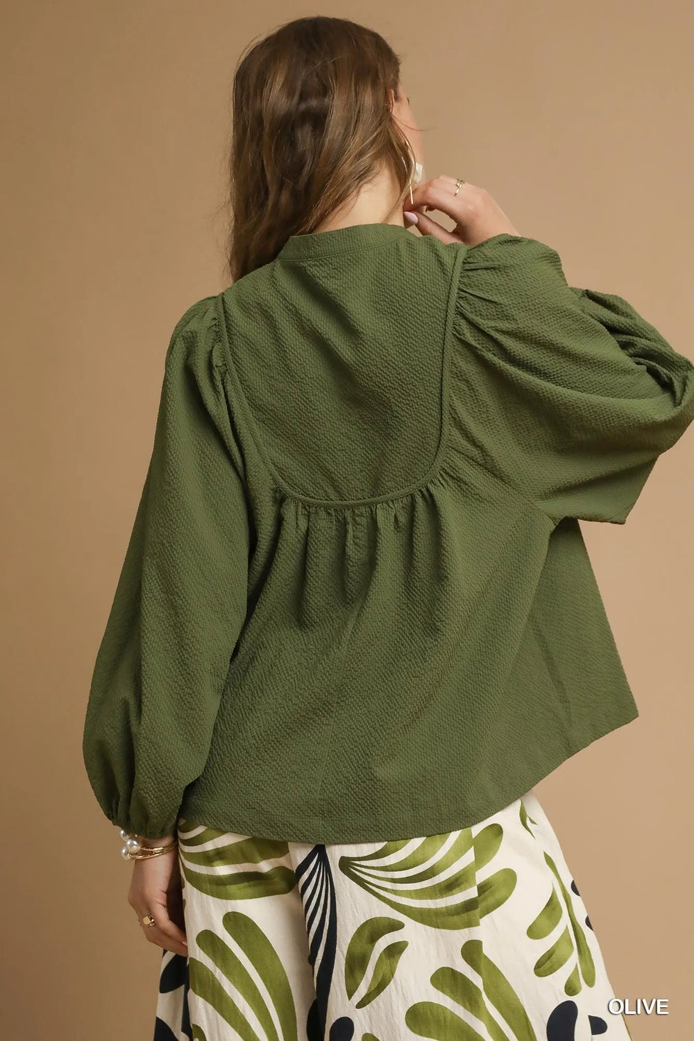 Olive Umgee Textured Notched Blouse With Balloon Sleeves 2