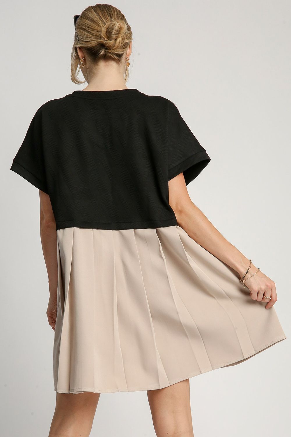 Black Umgee Full Size Round Neck Pleated Dress With Side Pockets Plus Size