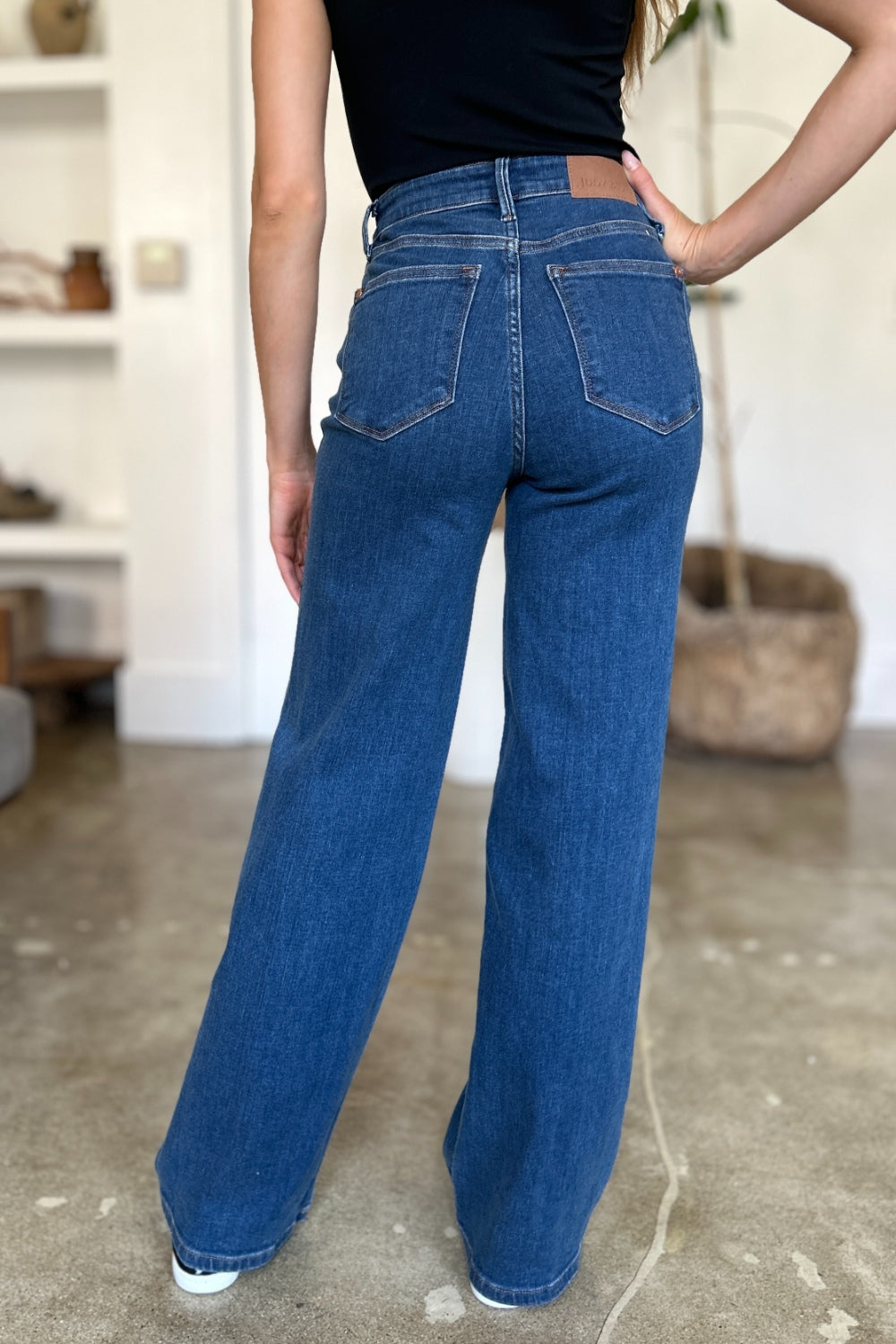 Medium Judy Blue Full Size High Rise Straight Jeans